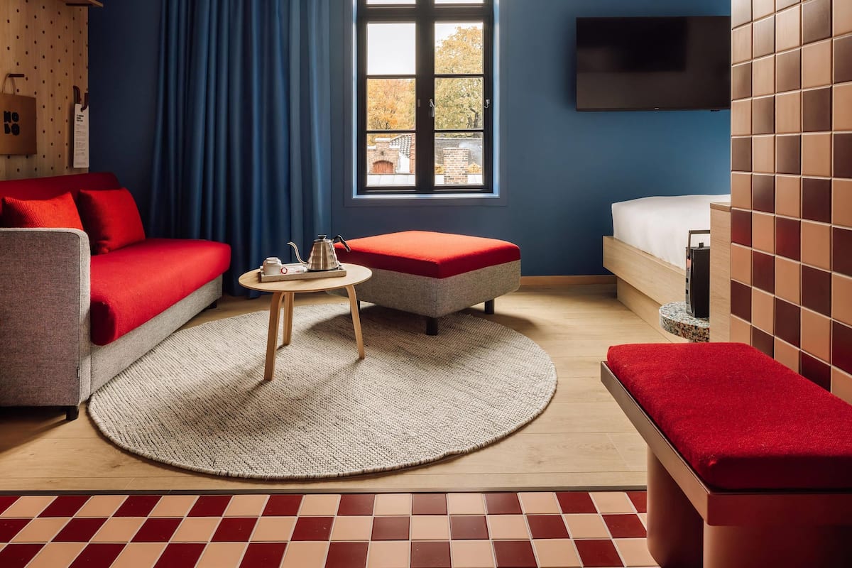 Hypo-allergenic bedding, minibar, laptop workspace, blackout curtains