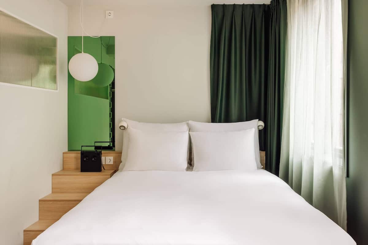 Hypo-allergenic bedding, minibar, laptop workspace, blackout curtains