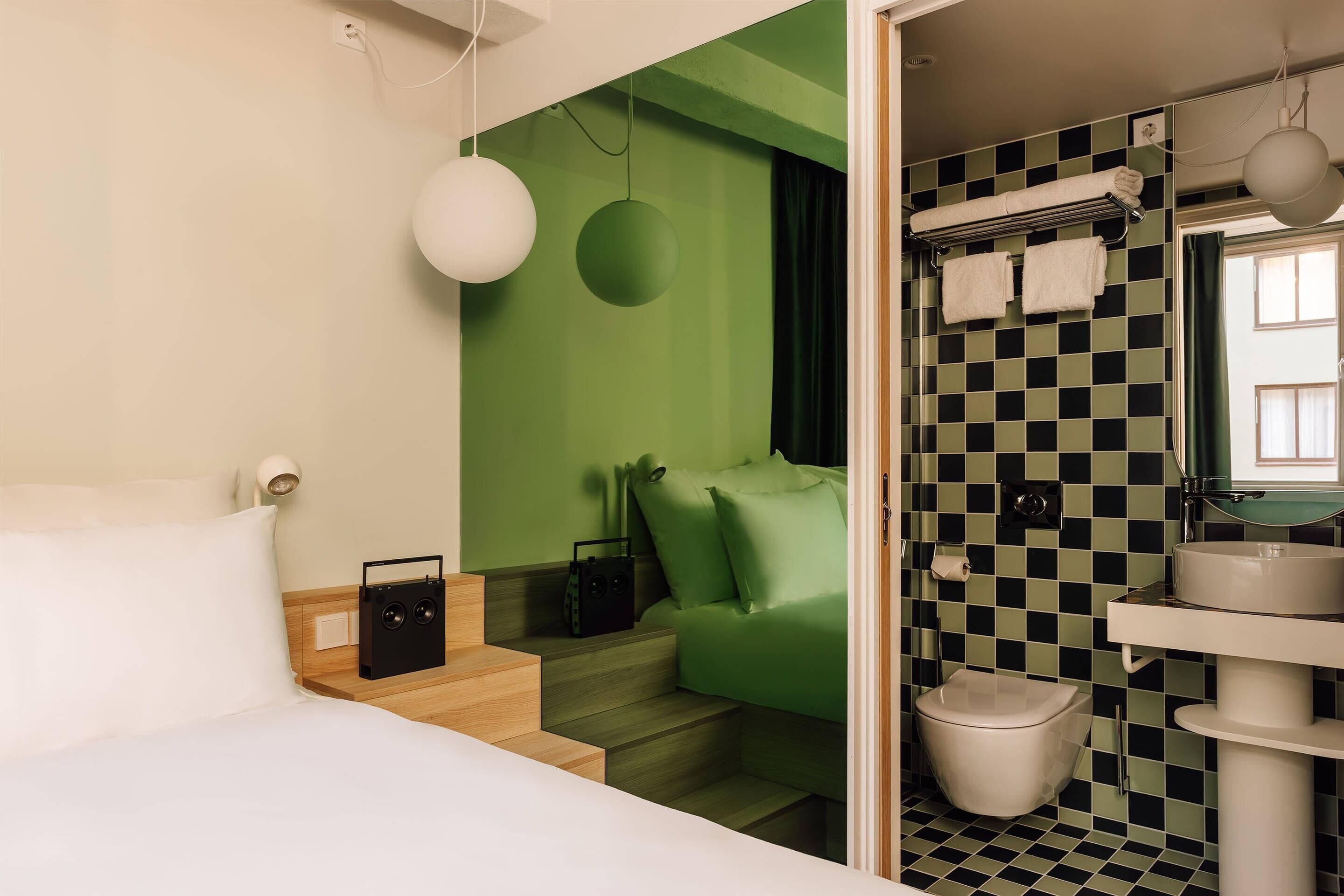 Hobo Room Courtyard | Hypo-allergenic bedding, minibar, laptop workspace, blackout curtains