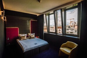 Deluxe Double Room Single Use | In-room safe, desk, laptop workspace, blackout curtains - PLAZA V EXECUTIVE (Targu Mures)