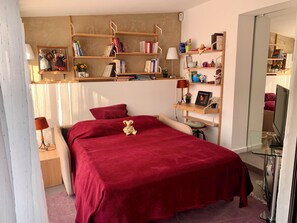 2 室のベッドルーム、デスク、アイロン / アイロン台、WiFi (無料)