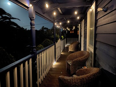 Walk to Shops/Beach, Linen supplied, Pet Friendly
**5 Nights+ Special Pricing**