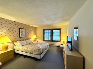 4 室のベッドルーム、アイロン / アイロン台、WiFi (無料)、ベッドシーツ