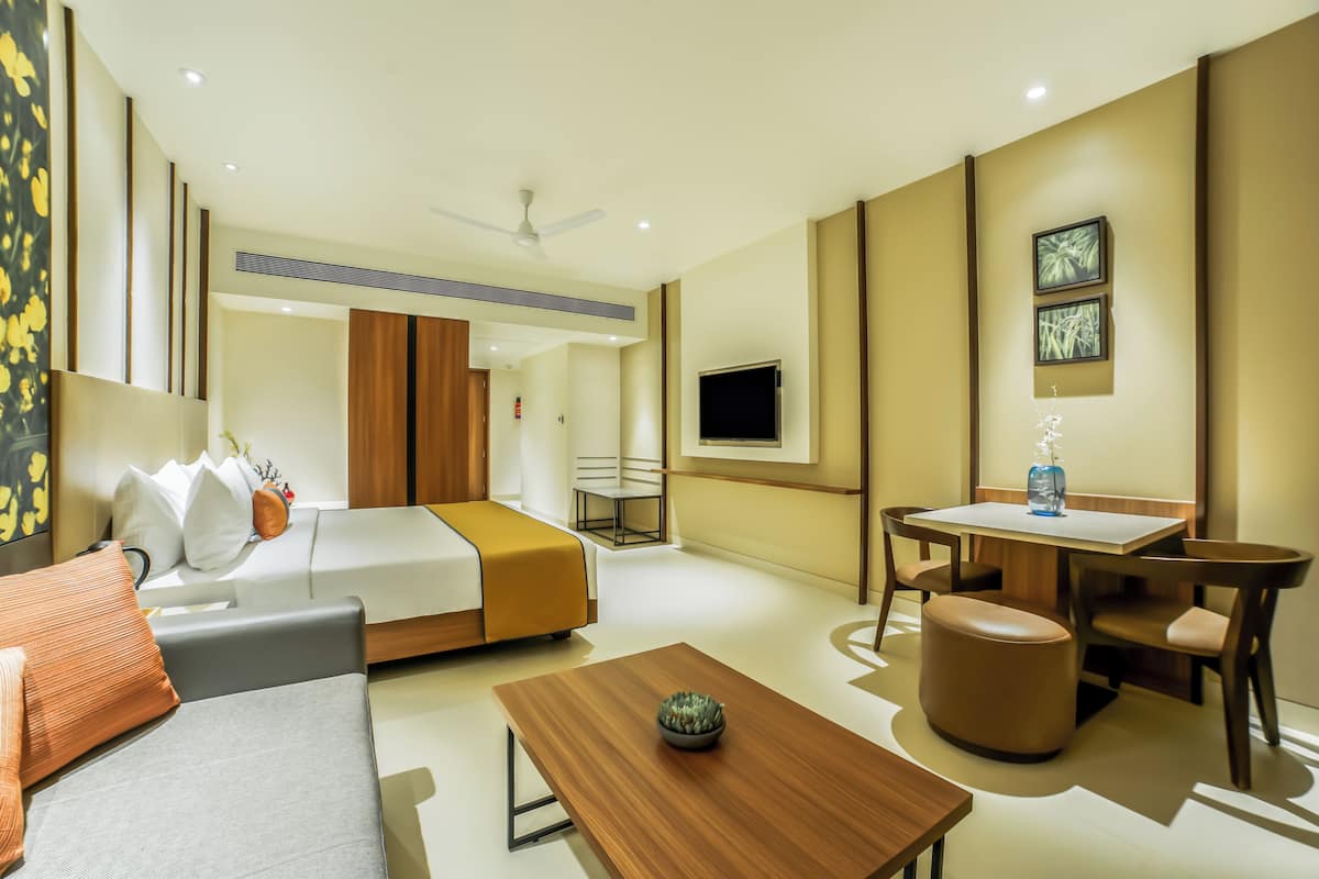 Superior Room | In-room safe, individually furnished, desk, laptop workspace