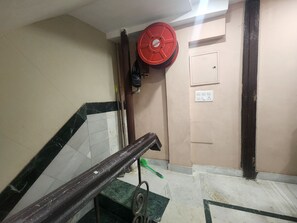 Fireplace - Hotel The Divine (New Delhi)