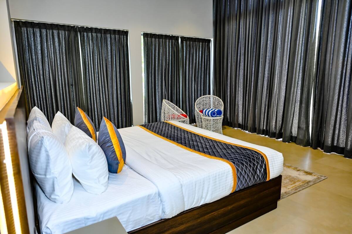 1 bilik tidur, meja, kalis bunyi