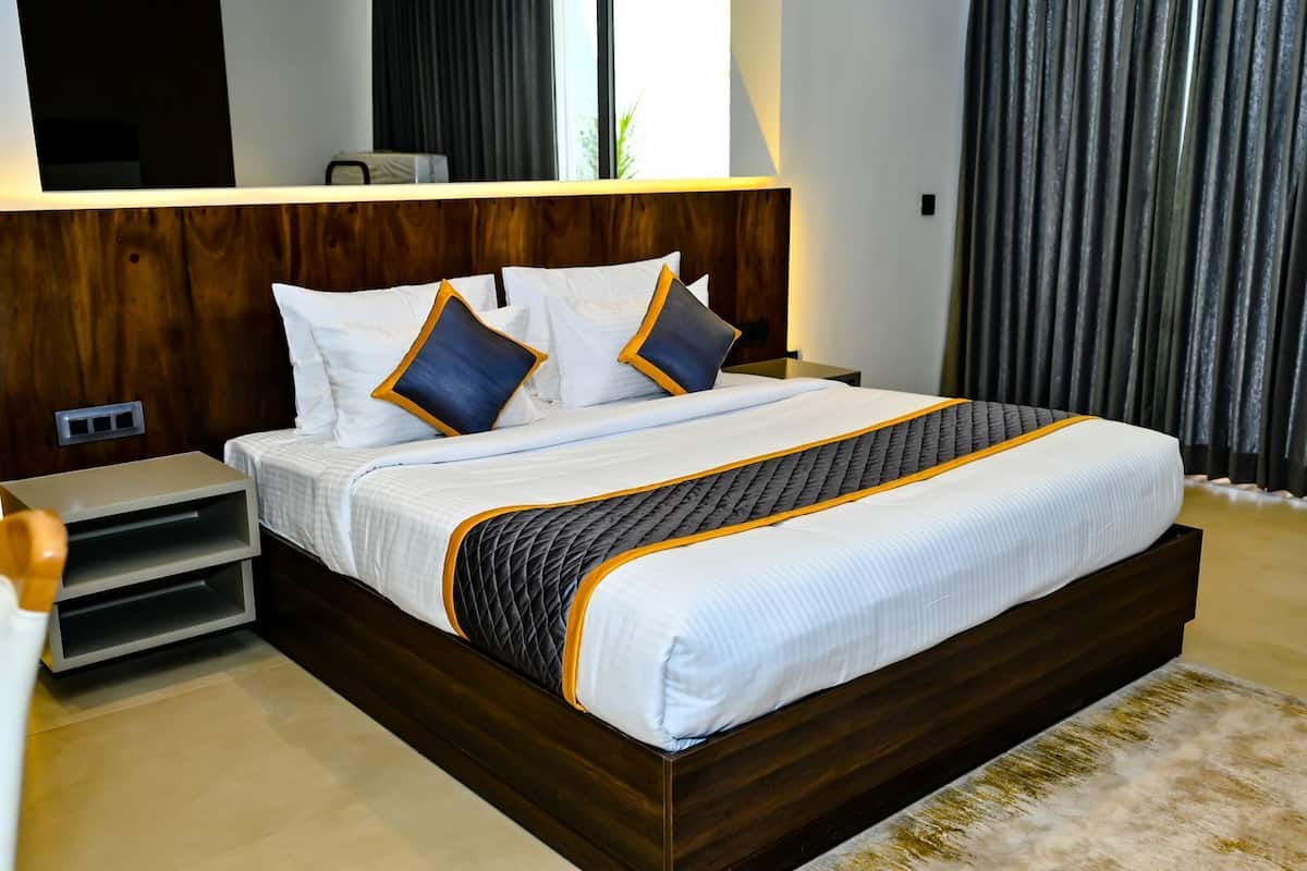 1 bilik tidur, meja, kalis bunyi