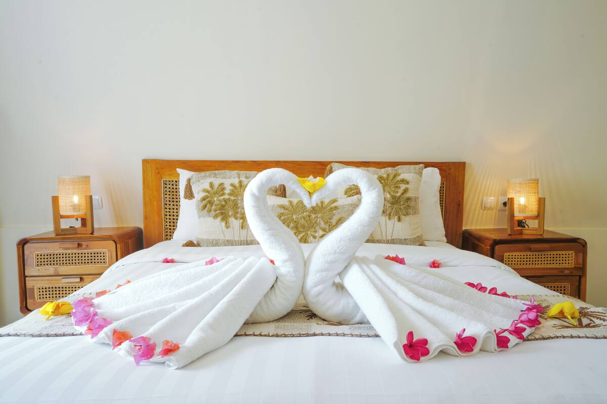 Standard Bungalow | In-room safe, iron/ironing board, free WiFi, bed sheets