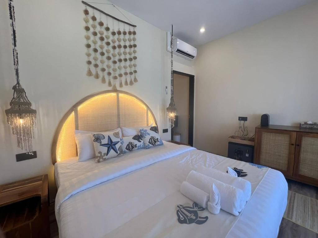 Family Room, Balcony, Sea View | In-room safe, iron/ironing board, WiFi (free)