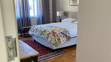 1 bedroom, desk, free WiFi, bed sheets