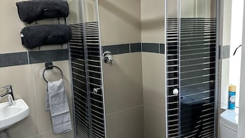 淋浴設備、風筒、坐浴桶、提供毛巾