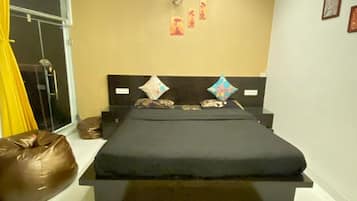 Superior Double Room, Balcony, Hill View | In-room safe, individually decorated, individually furnished, desk