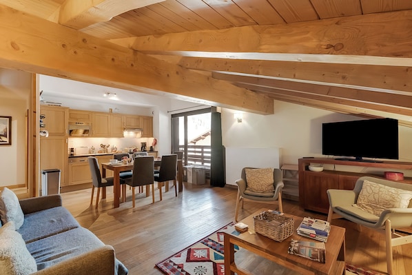 Familienapartment, Mehrere Schlafzimmer, 2 Bäder (l'Ours Bleu B33 - Ski in Ski out) | Wohnbereich