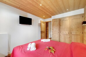 2 bilik tidur, Wi-fi percuma, cadar katil 