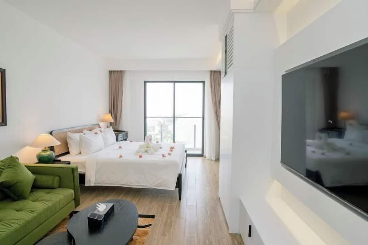 Minibar, Zimmersafe, Verdunkelungsvorhänge, schallisolierte Zimmer