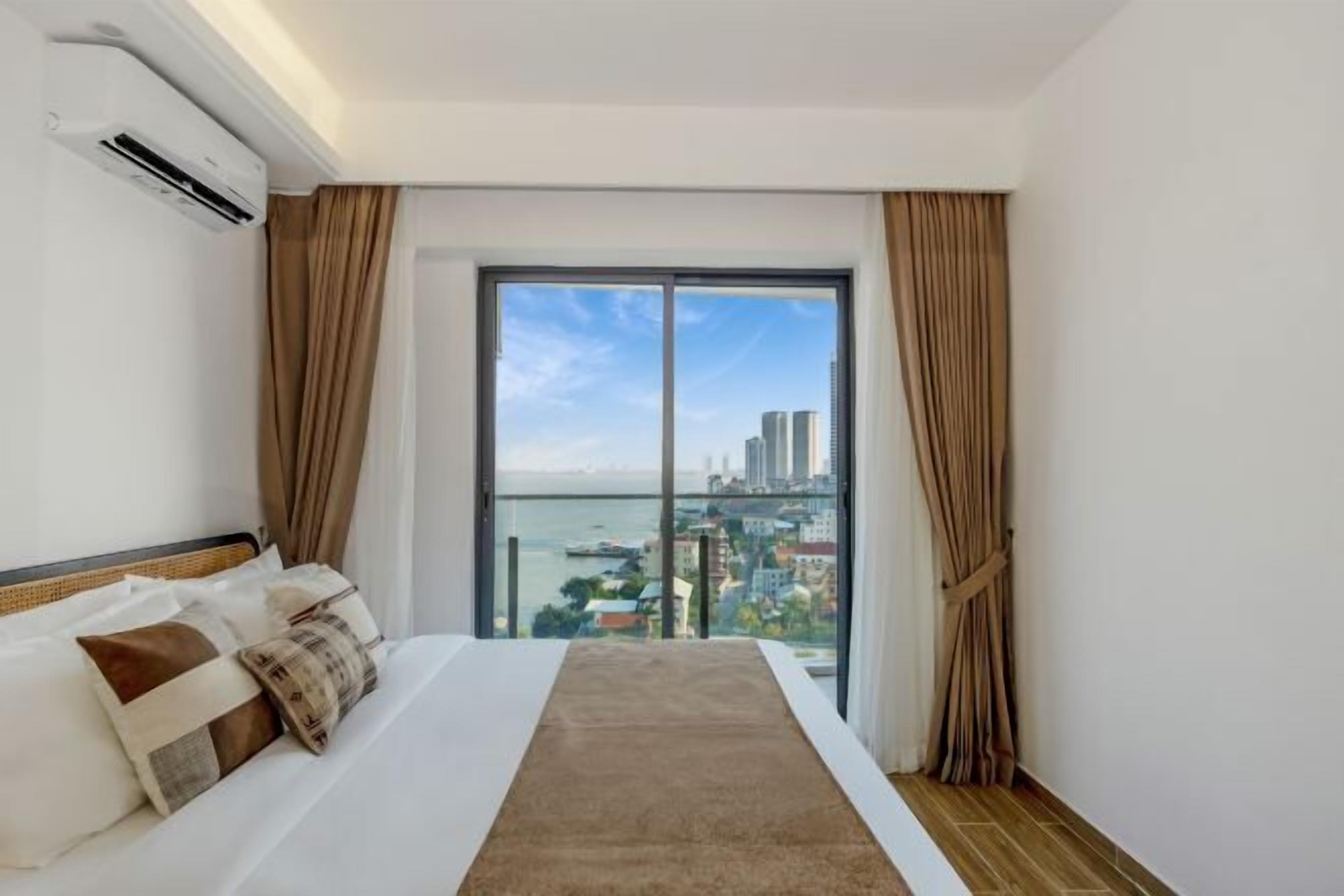 Minibar, Zimmersafe, Verdunkelungsvorhänge, schallisolierte Zimmer