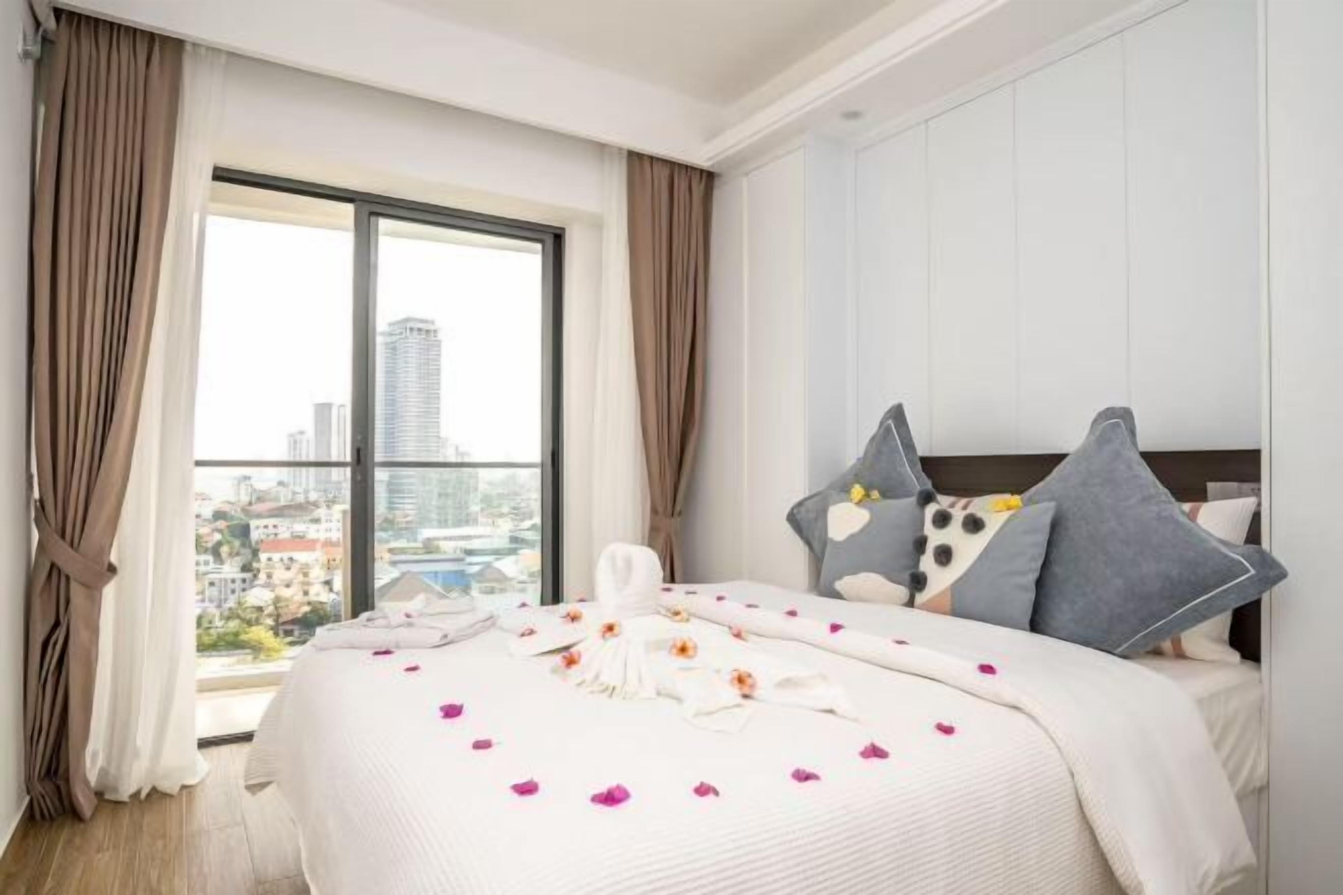 Minibar, Zimmersafe, Verdunkelungsvorhänge, schallisolierte Zimmer