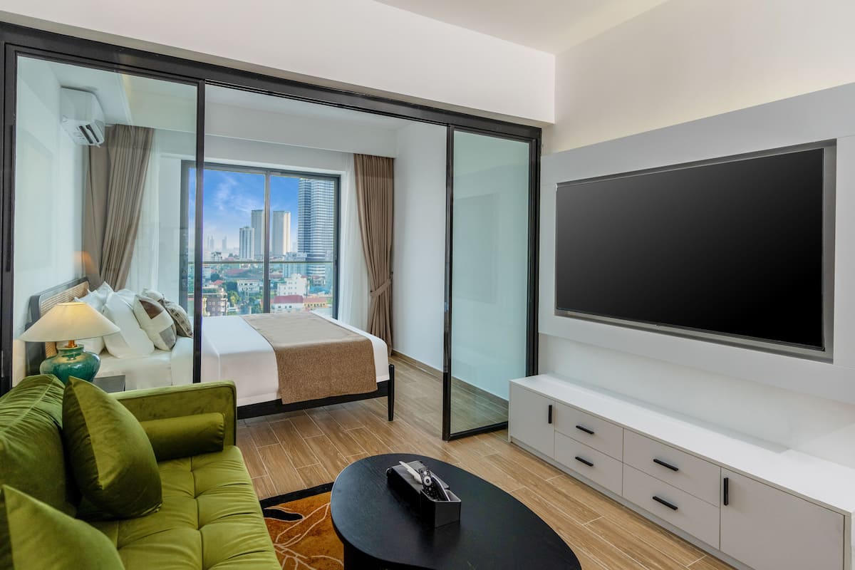 Superior Studio Suite, Balcony, River View