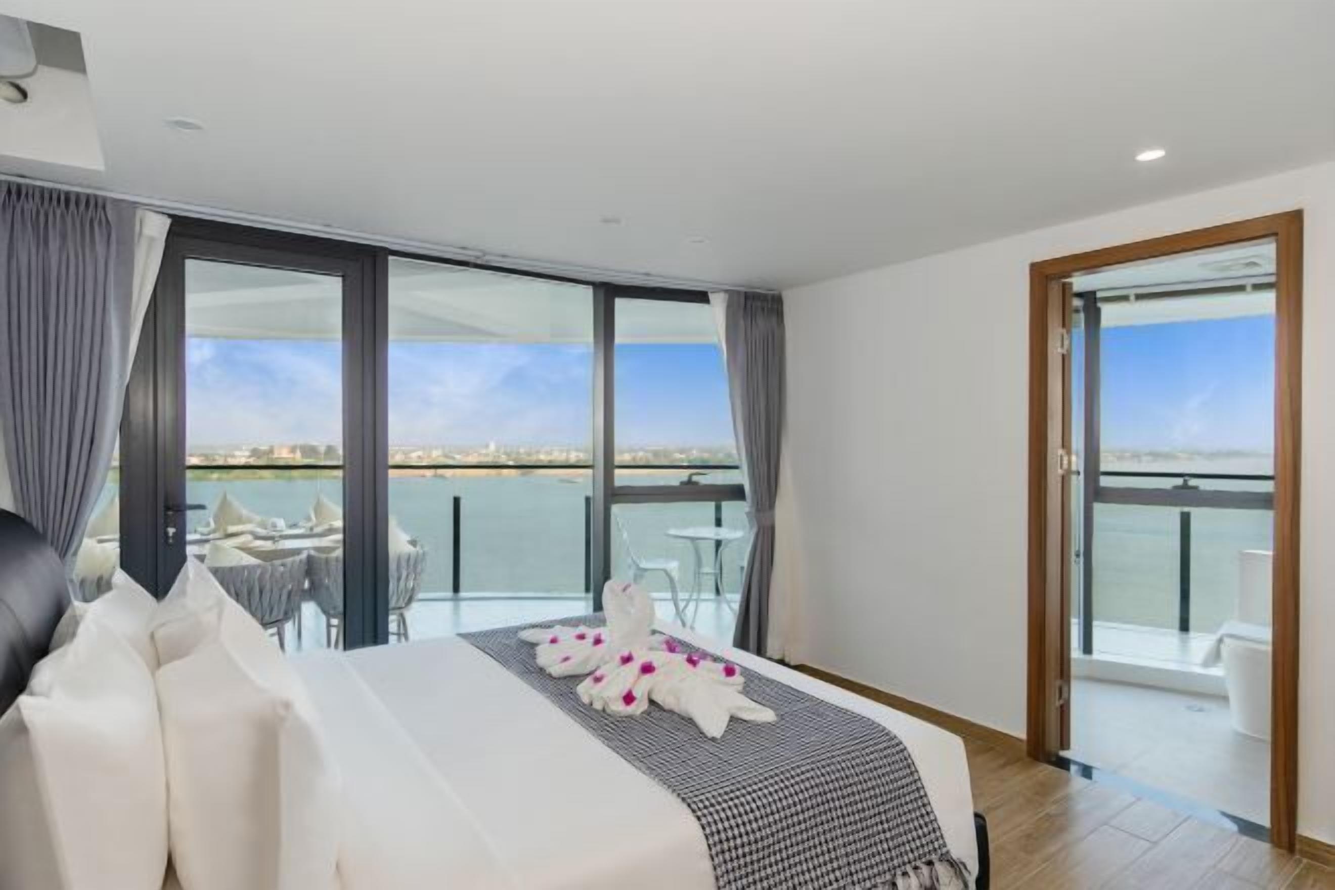 Minibar, Zimmersafe, Verdunkelungsvorhänge, schallisolierte Zimmer