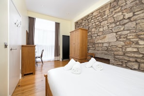 Apartamento conforto, vista para a cidade | 1 quarto, ferros/tábuas de passar roupa, Wi-Fi de cortesia