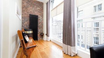 Comfort appartement, uitzicht op stad | 1 slaapkamer, een strijkplank/strijkijzer, gratis wifi, beddengoed