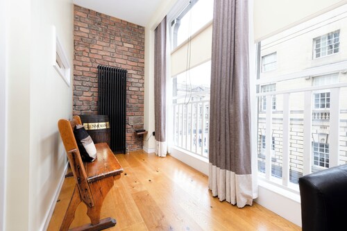 Stunning flat near St. Giles' Cathedral