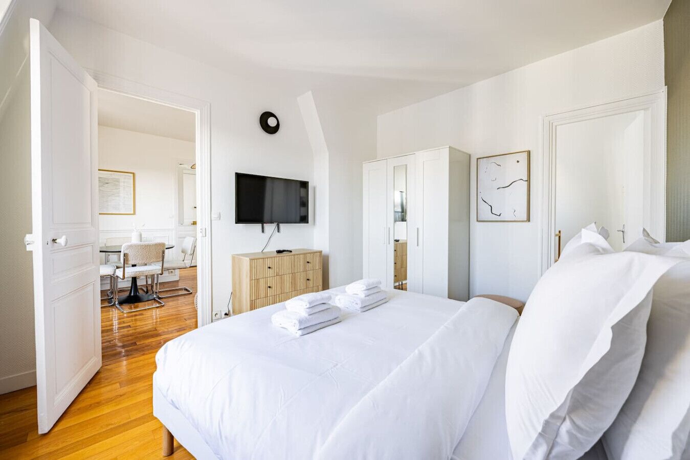 1 slaapkamer, een strijkplank/strijkijzer, reisbedje, wifi