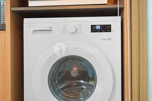 Apartment, 2 Bedrooms, City View | Laundry