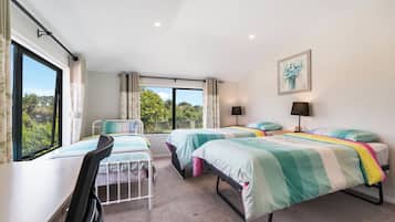 5 bedrooms, desk, iron/ironing board, travel crib