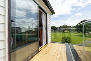 Exterior detail - Auckland Golden Phoenix Holiday Homes (Auckland)