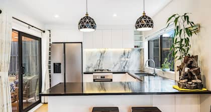 Auckland Golden Phoenix Holiday Homes