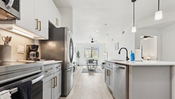Apartment, 1 King Bed with Sofa bed | Private kitchen - CozySuites at Zone Westgate (Glendale)