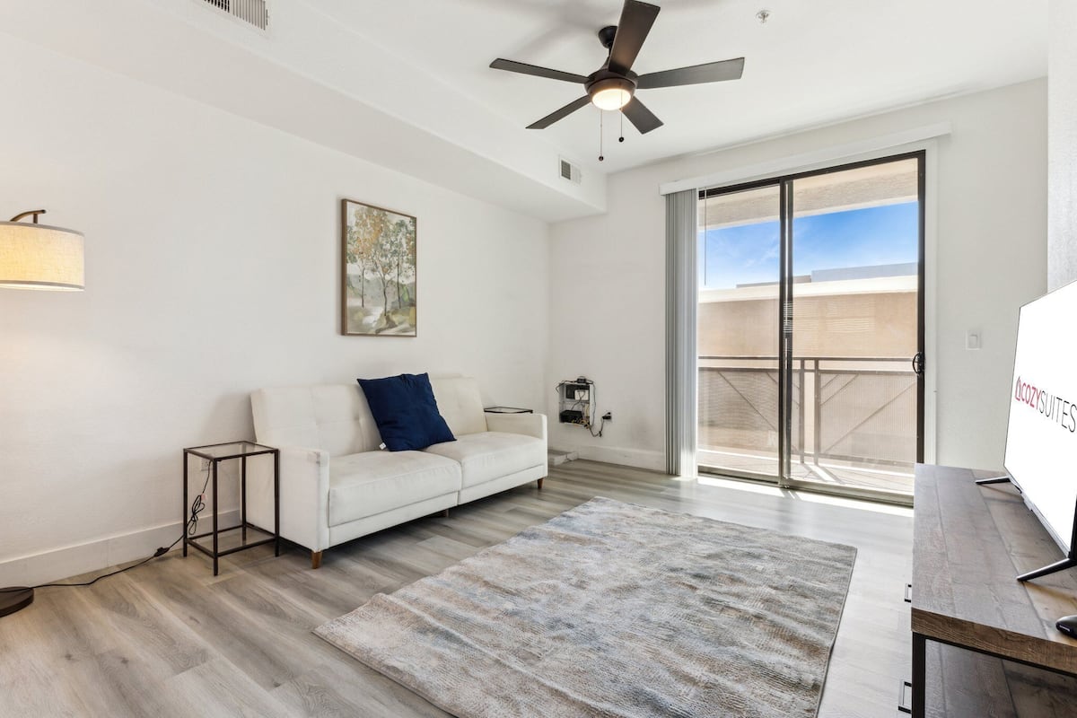 Deluxe Apartment, 1 Bedroom | Living area | 42-inch Smart TV with digital channels, Netflix, Hulu