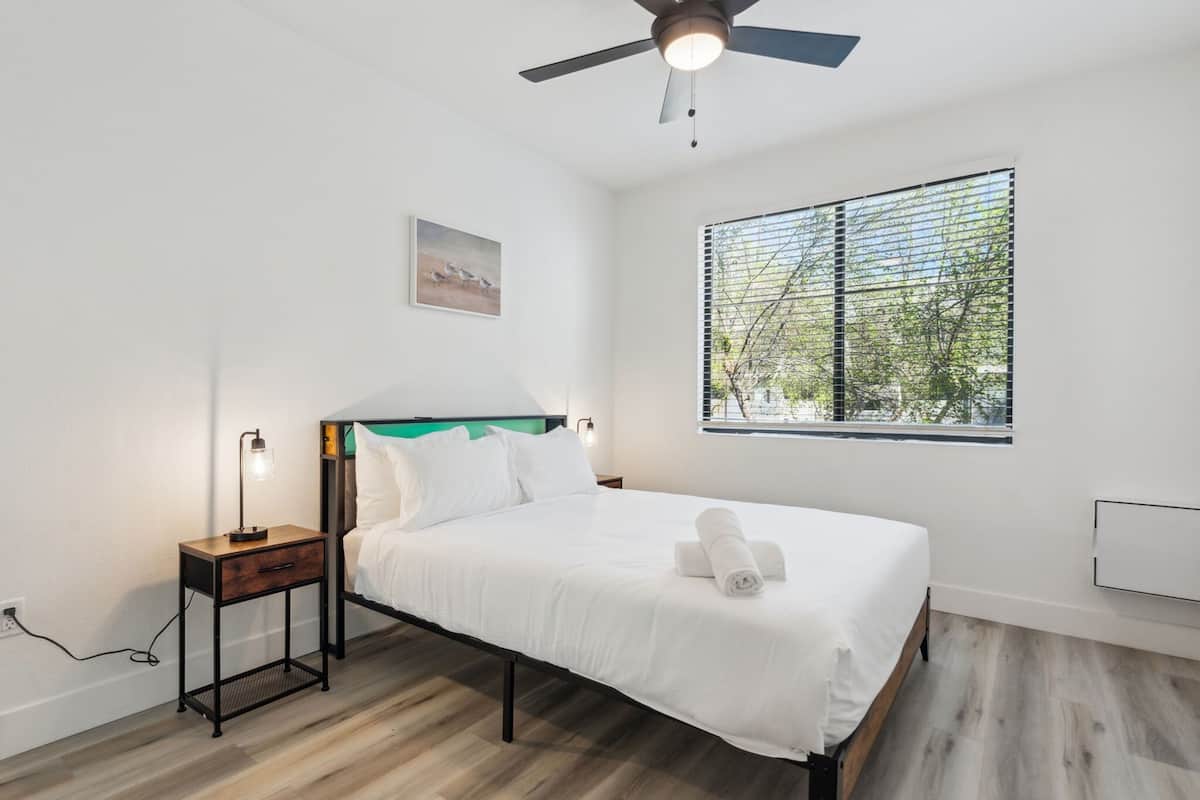 Deluxe Apartment, 2 Bedrooms, 2 Bathrooms | Desk, laptop workspace, iron/ironing board, free WiFi