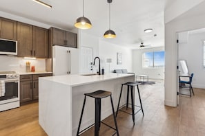 Deluxe Apartment, 1 Bedroom | Private kitchen | Fridge, microwave, oven, stovetop - CozySuites at Zone Westgate (Glendale)