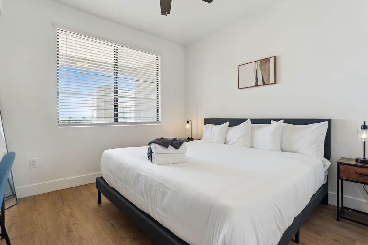 Deluxe Apartment, 1 Bedroom | 1 bedroom, desk, laptop workspace, iron/ironing board