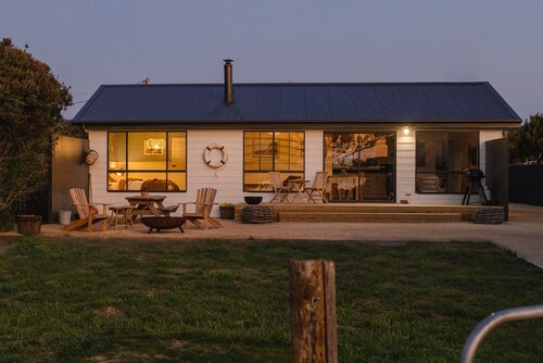 Lobster Pot Cabin, Beachfront Escape - Coles Bay
