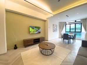 TV - Spacious 3-bedroom apartment with AC, WiFi in welcoming Kuala Lumpur (Kuala Lumpur)