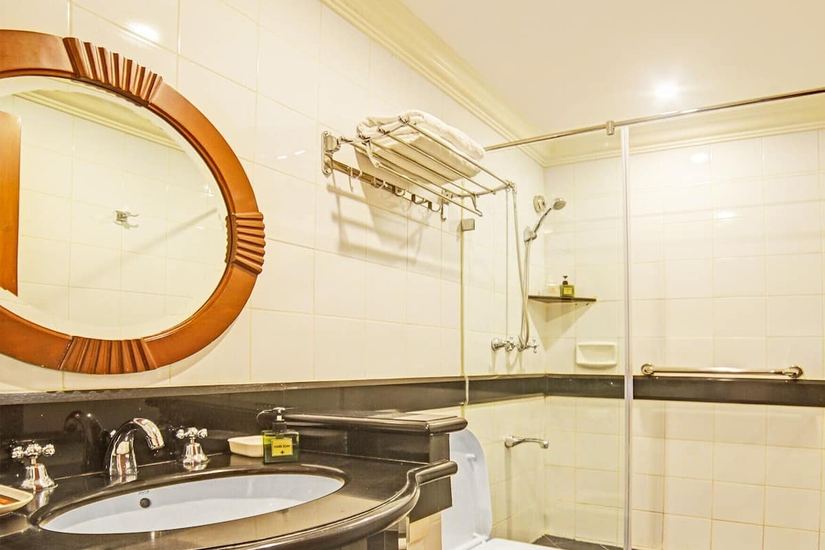 Dusche, kostenlose Toilettenartikel, Haartrockner, Bidet