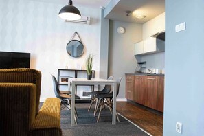 Ullakkohuoneisto | Työpöytä, kannettavalle tietokoneelle sopiva työtila