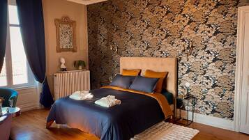 Deluxe tweepersoonskamer, uitzicht op de stad | Verduisterende gordijnen, een strijkplank/strijkijzer, gratis wifi