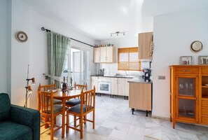 Fridge, microwave, oven, coffee/tea maker