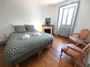 Room - Belle Maison 8 pers- patio- wifi (Châteauroux)