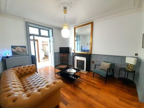 Living area - Belle Maison 8 pers- patio- wifi (Châteauroux)