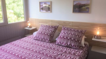 3 slaapkamers, een strijkplank/strijkijzer, reisbedje, gratis wifi