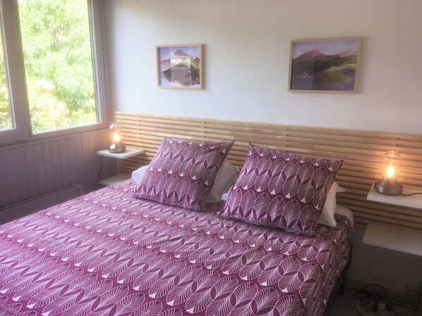 3 bedrooms, iron/ironing board, travel crib, free WiFi