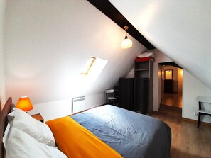 2 chambres, fer et planche à repasser, draps fournis