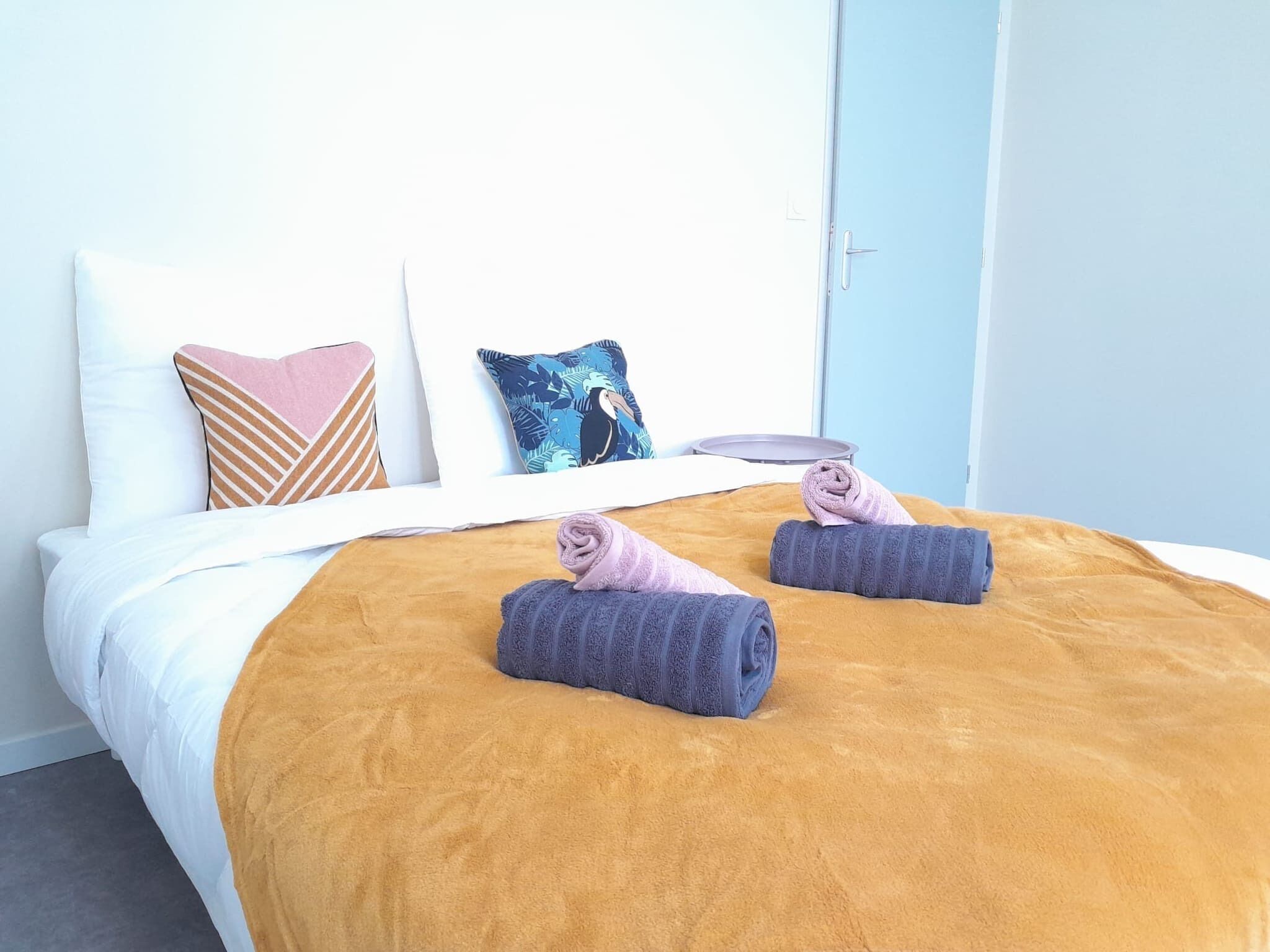 2 bedrooms, bed sheets