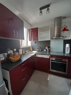 Refrigerador, microondas, horno y lavavajillas 