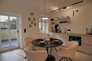 Dining - Vacation home directly on the Moselle in Trier. New building for 6 people with parking space (Trier)